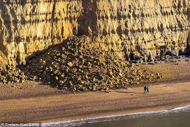 Jurassic Coast Cliff Collapse: 500 Tonnes of Rock Fall as Beachgoers Escape in Panic