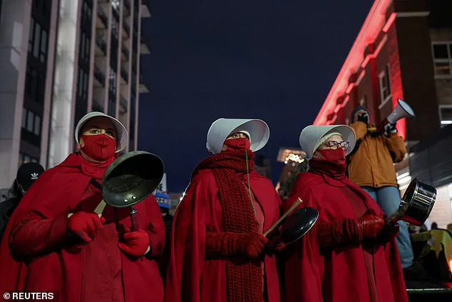 Protesters Shout Slogans Outside Minneapolis Hotel as Guests Cower in Fear: 'F**k ICE,' 'Deport Hate, Not People' Echo Through the Streets