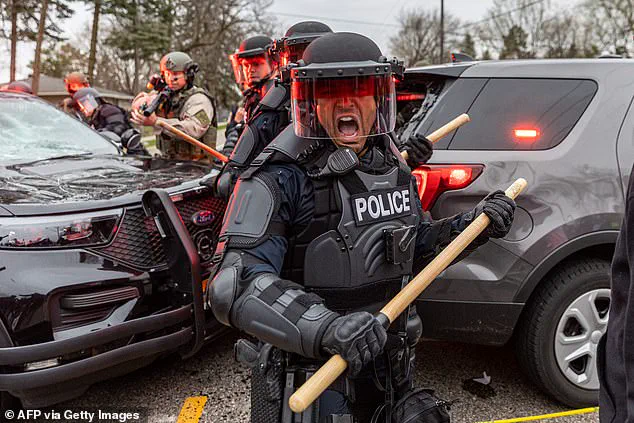 Minnesota Judge Issues Landmark Ruling Restricting ICE Authority in Protest Cases, Fueling Debate Over Law Enforcement Powers and Civil Liberties