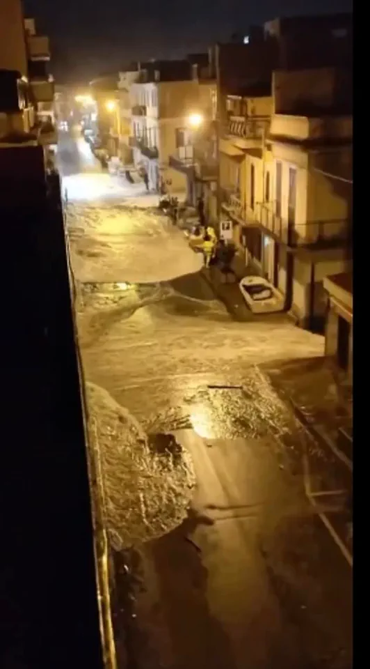 Storm Harry's Tsunami-Style Surge Floods Sicily, Residents Sprint for Safety Amid Chaos