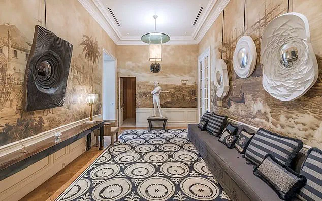 Resurfaced Photo of Peter Mandelson in Jeffrey Epstein's Paris Flat Sparks Renewed Scrutiny