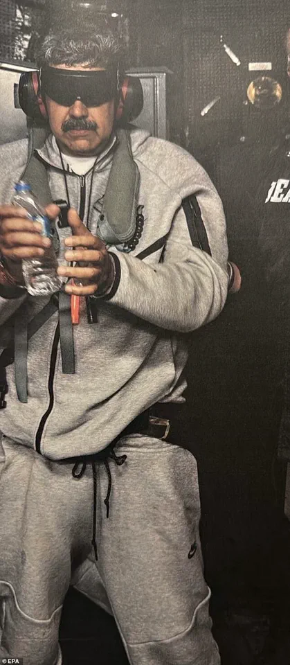 JD Vance Reveals Trump's Chaotic Leadership: Vice President Claims He Was Socializing in Mobile Situation Room During High-Stakes Caracas Raid