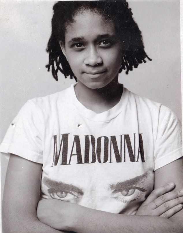 The Fateful Photograph: How a Chance Encounter Between JFK Jr. and Carolyn Bessette Shook the World