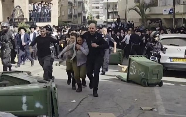 Israeli Soldiers Rescued After Mob Attack in Bnei Brak Reignites Religious Tensions
