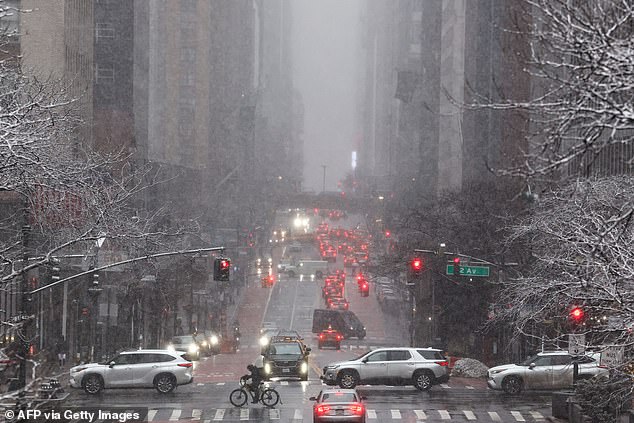 New York Mayor Issues Citywide Travel Ban as Historic Blizzard Threatens East Coast with Deadly Conditions