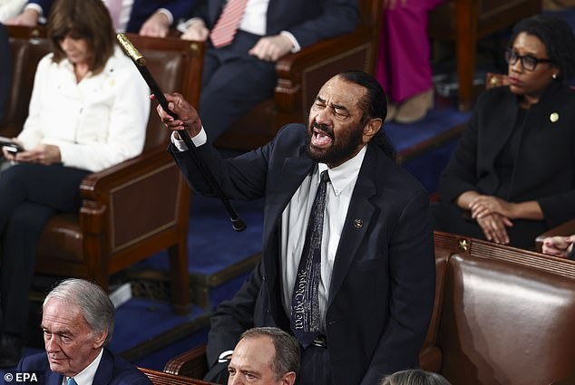 Democrats' Alleged Sabotage Shadows Trump's State of the Union Amid Midterm Tensions