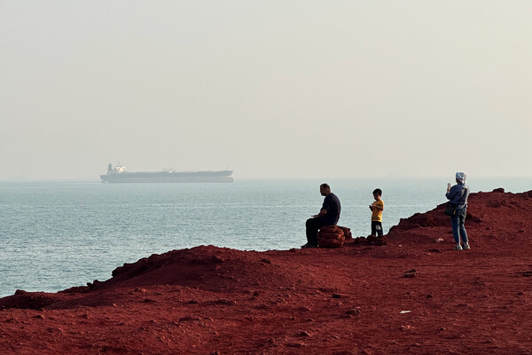 Alleged IRGC Directive to Close Strait of Hormuz Sparks Regional Tensions Amid Uncertainty