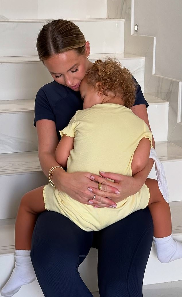 Dubai's Panic Buying: Chaos vs. Government Calm