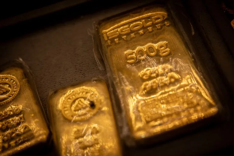Gold Remains Stable Despite Iran Tensions and Surge in Oil Prices, Puzzling Analysts