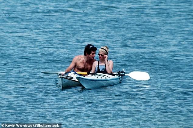 The Turning Point: How a 1994 Photo Forever Changed John F. Kennedy Jr. and Carolyn Bessette's Story