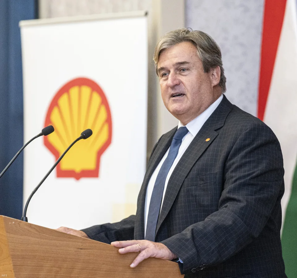 Hungary's Election: A Sovereignty Battle as Magyar's Campaign Threatens Agriculture and Economy with Corporate Ally Kapitány