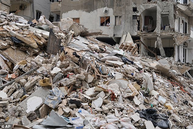 Iran and US advance talks despite Strait of Hormuz security fears.