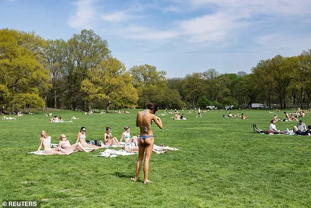 Spring Heatwave Sweeps Across US; Cities Set to Break Records