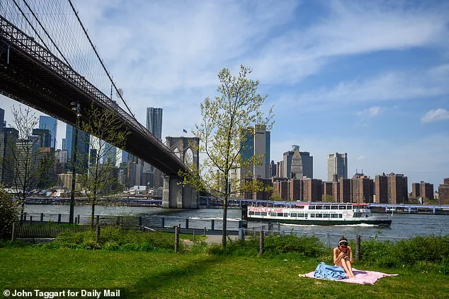 Spring Heatwave Sweeps Across US; Cities Set to Break Records