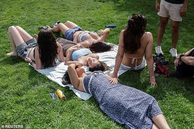 Spring Heatwave Sweeps Across US; Cities Set to Break Records