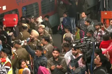 Crowds Crammed on Delayed Trains at Indian Train Station, Causing a 'Stampede' That Left at Least 15 People Dead