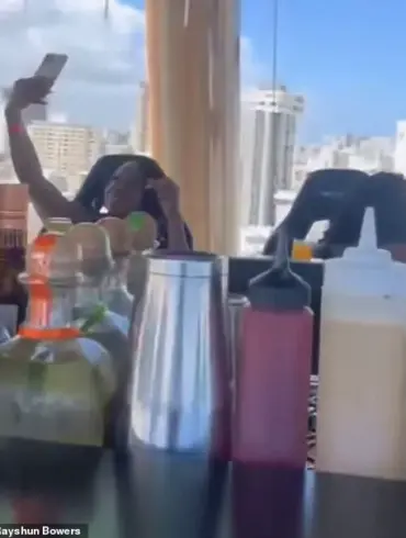 Diner's Terrifying Experience on Suspended Dining Platform Leaves Them Screaming in Horror