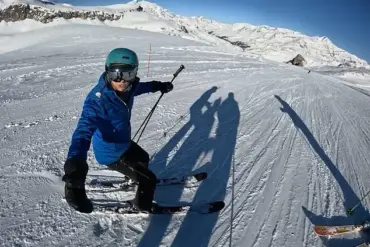 Furious skier rants at young skiers in Swiss resort