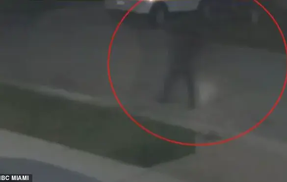 Heart-Wrenching Image Captures Contrast Between Cheerful Girl and Tragic Events About to Unfold