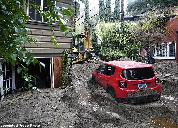 Severe Weather Strikes the US: Floods and Tornadoes Cause Devastation
