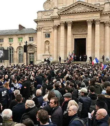 Tomb of Jean-Marie Le Pen vandalized two weeks after burial