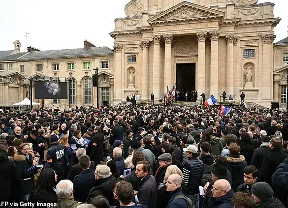 Tomb of Jean-Marie Le Pen vandalized two weeks after burial