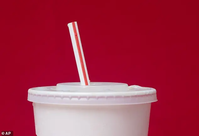 Trump Signs Executive Order on Paper Straw Use in Government