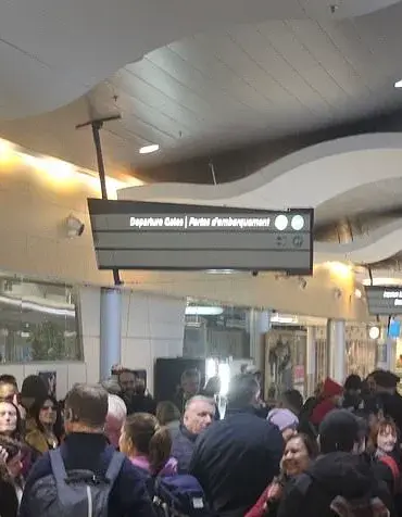 United Airlines Flight Diversion Sparks Frustration