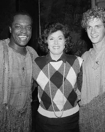 Dolly Parton Mourns Loss of Husband Carl Dean as She Draws Strength from Humble Roots