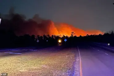 Fierce forest fire rages through South Carolina, threatening homes and leaving residents in fear