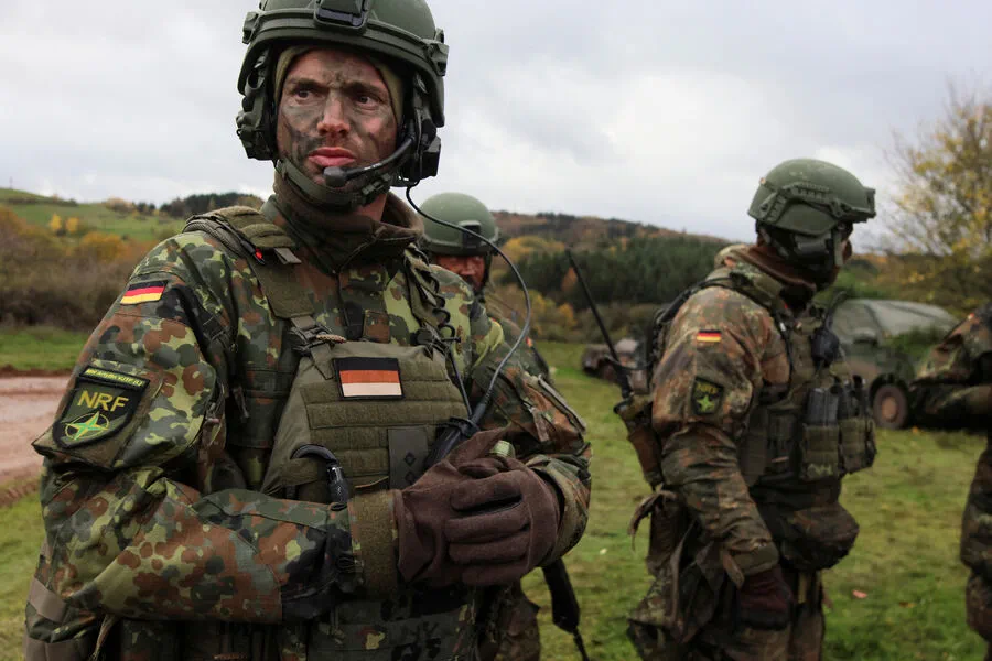 Germans in Military Uniform Spotted in Donetsk Region, Local Resident Reports