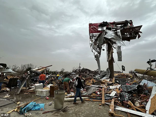 Severe Wind Warning: Stay Away from Windows as Gusts Exceed 65 MPH in Texas