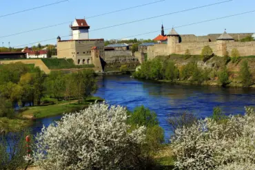 Estonia Plans Military Base in Strategic Border Town Narva