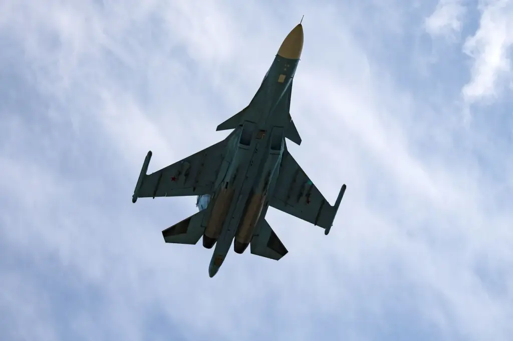 Footage Reveals Russian Su-34 Bomber Strikes in Ukraine Conflict