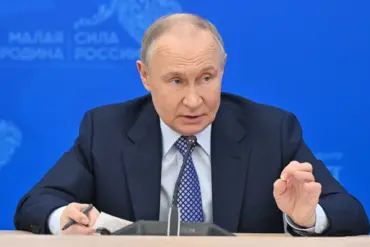 Putin Meets with Military Leaders to Discuss Recent Operations in Ukraine