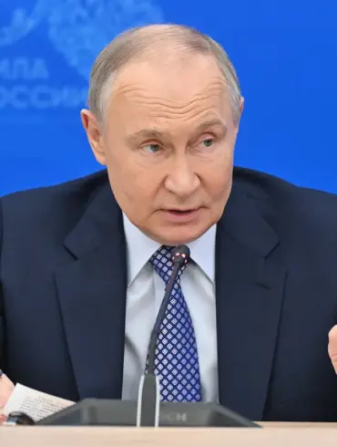Putin Meets with Military Leaders to Discuss Recent Operations in Ukraine