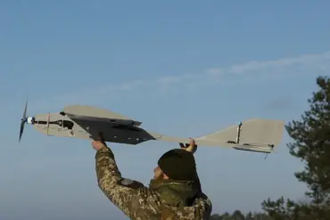 Russian Armed Forces Deploy Enhanced FPV Drones with Increased Battery Life in Ukraine
