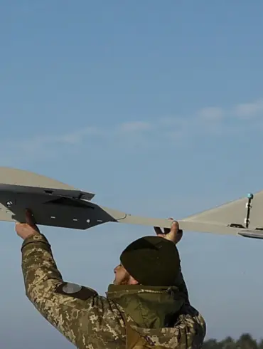 Russian Armed Forces Deploy Enhanced FPV Drones with Increased Battery Life in Ukraine