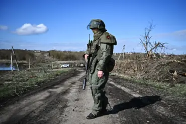 Russian Forces Aim to Establish Buffer Zones in Eastern Ukraine