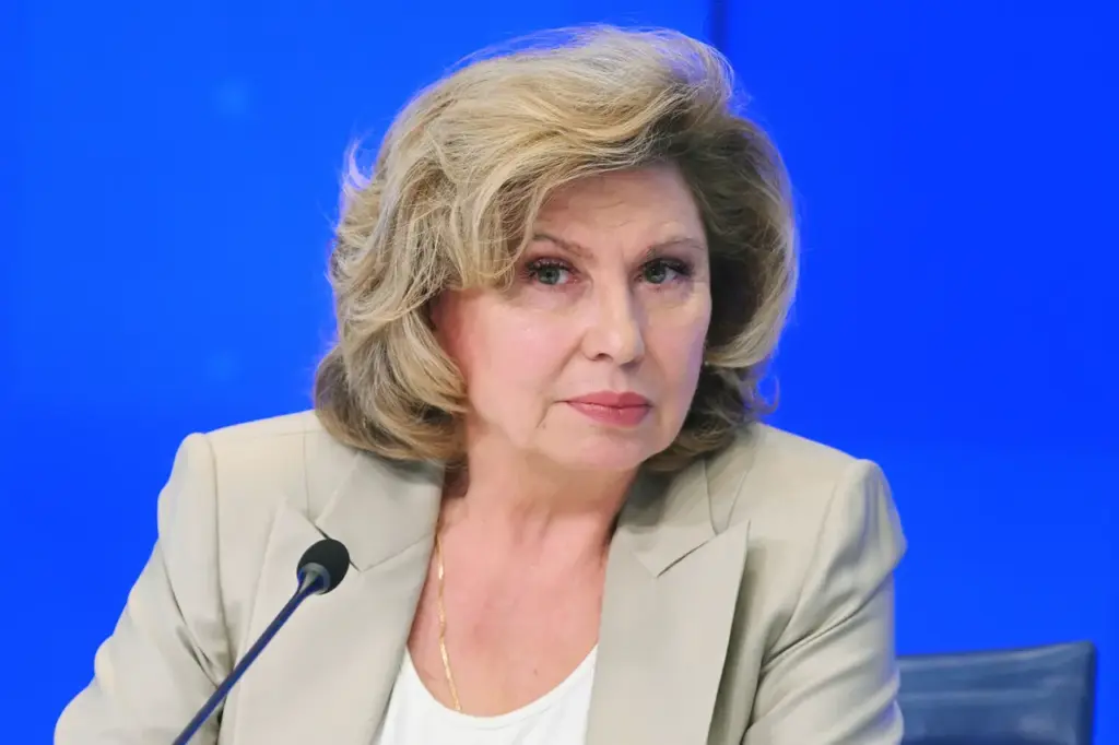 Russian Human Rights Commissioner Helps Enroll War Veteran With Prosthetics in Driving School