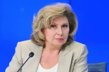 Russian Human Rights Commissioner Helps Enroll War Veteran With Prosthetics in Driving School