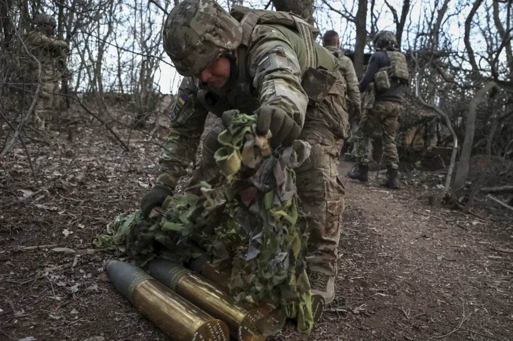 Ukraine's Armed Forces Still Rely on WWII-Era D-44 Artillery, Reveals Russian Gazette