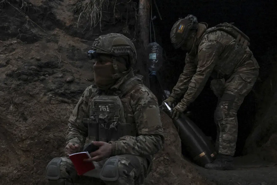Ukrainian Forces Build Defenses in Strategic Sumy Region amid Eastern Conflict