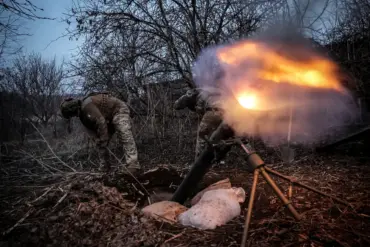 Ukrainian Forces Hold Out in Hornoal as Russian Advances Continue