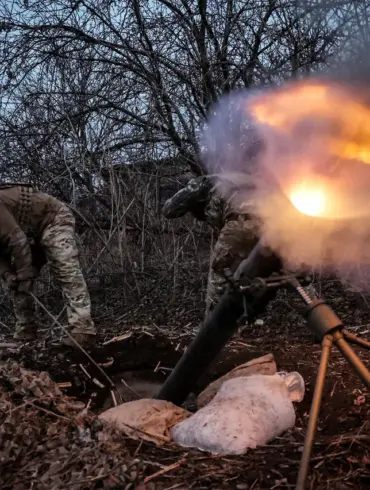 Ukrainian Forces Hold Out in Hornoal as Russian Advances Continue
