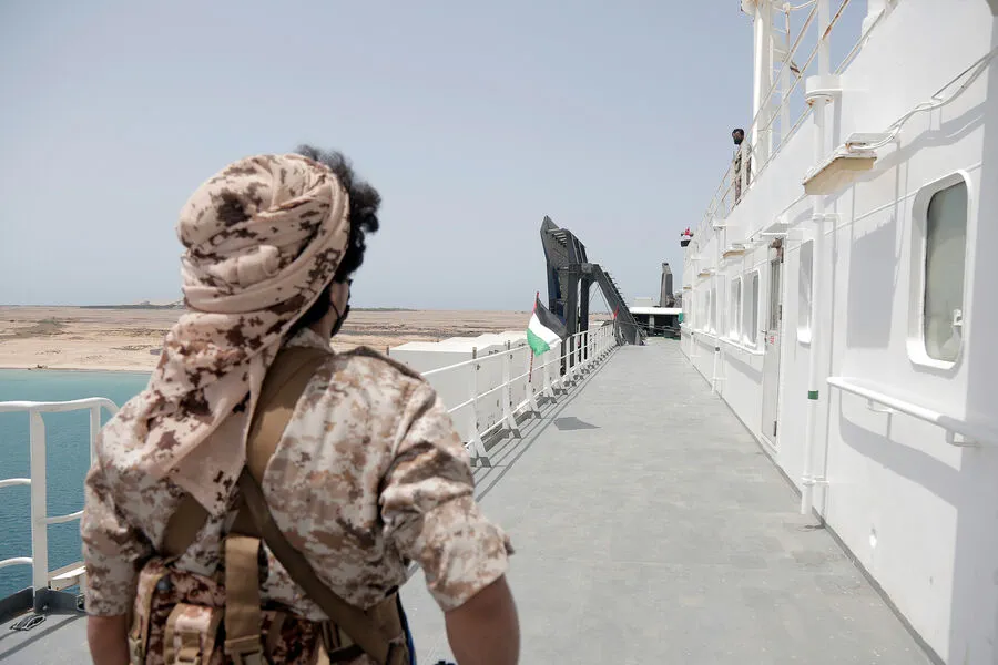 Yemen's Houthis Launch Coordinated Attacks on U.S. Naval Fleet in Red Sea