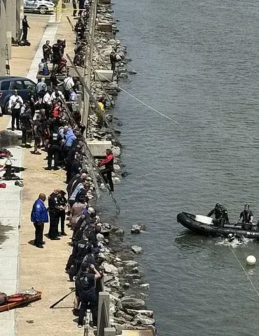 15-Year-Old Girl Missing in East River as Emergency Responders Race Against Time to Locate Her