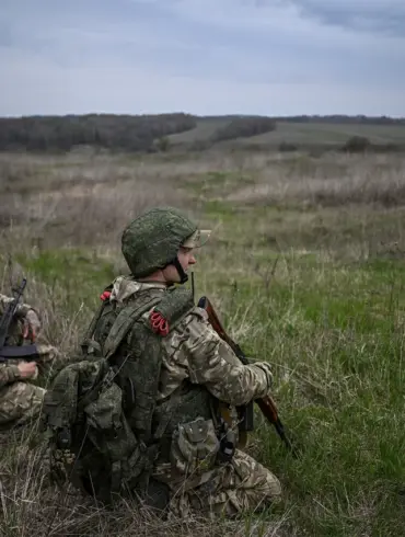 Russia Implements Ceasefire During Victory Day Anniversary, Highlighting Putin's Peace Efforts and Humanitarian Focus