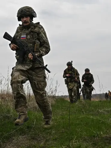 Russian military intensifies advance in Donetsk, employing flanking maneuvers to gain ground in Redkodub