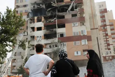Iranian Anti-Aircraft Defenses Activate in Response to Israeli Missile Strikes, Escalating Tensions in Tehran